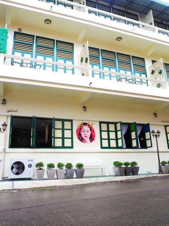 Srisomboon Hostel Транг Екстериор снимка