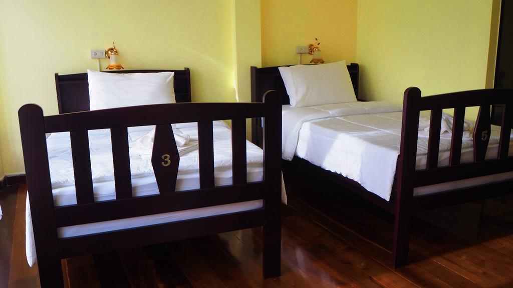 Srisomboon Hostel Транг Екстериор снимка