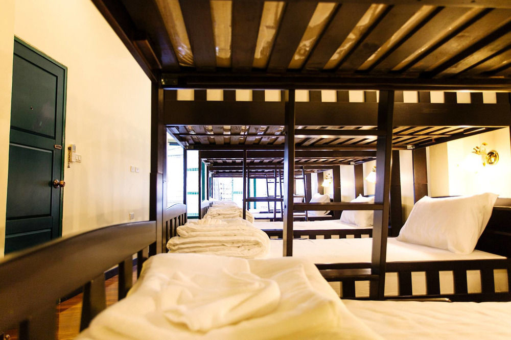 Srisomboon Hostel Транг Екстериор снимка