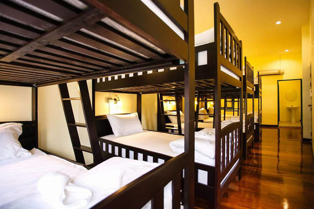 Srisomboon Hostel Транг Екстериор снимка