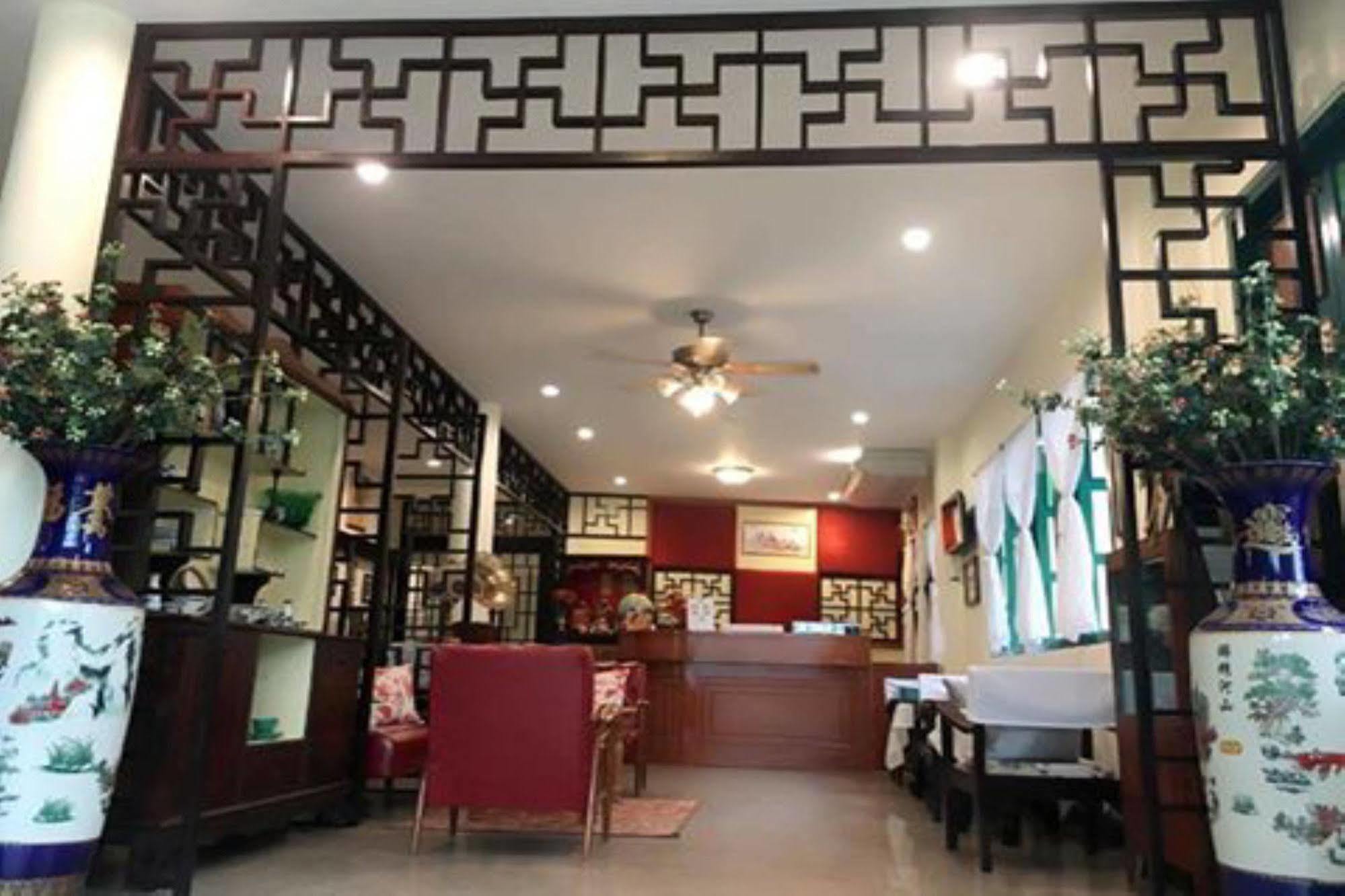 Srisomboon Hostel Транг Екстериор снимка