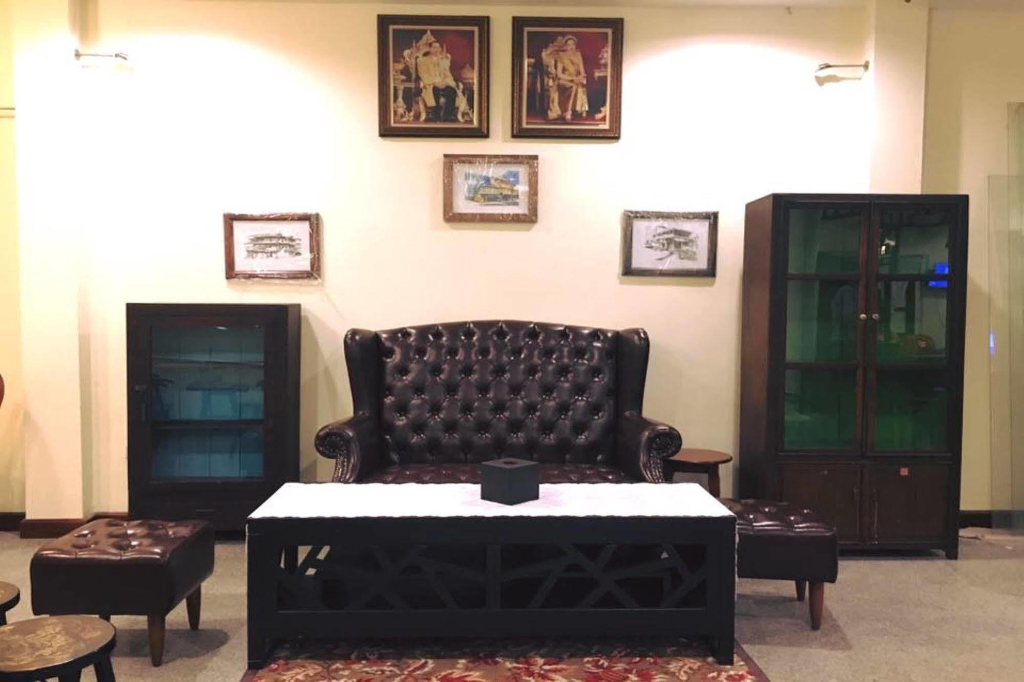 Srisomboon Hostel Транг Екстериор снимка