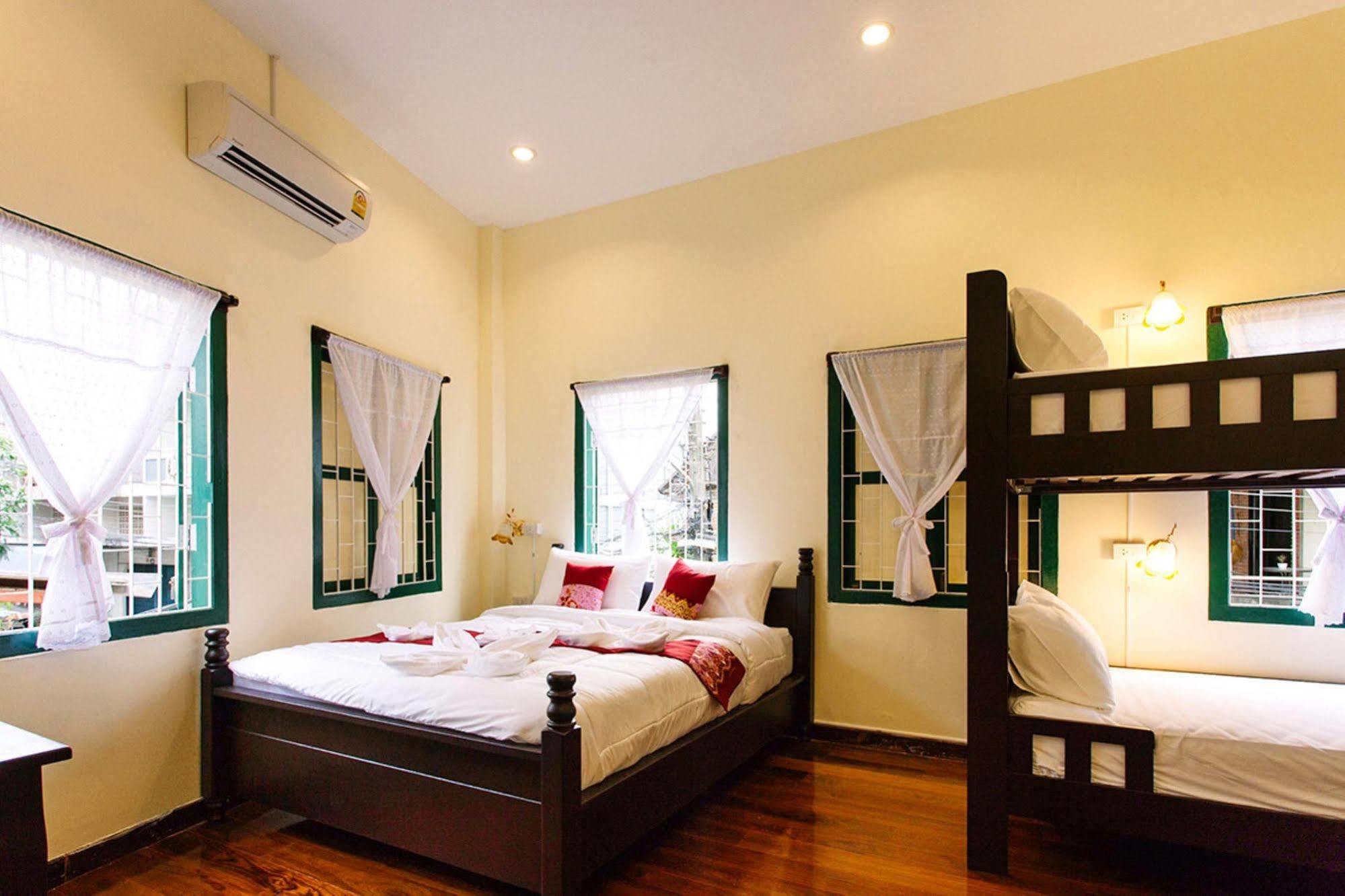 Srisomboon Hostel Транг Екстериор снимка