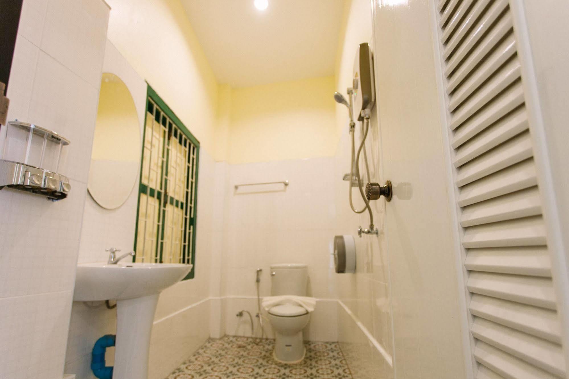 Srisomboon Hostel Транг Екстериор снимка