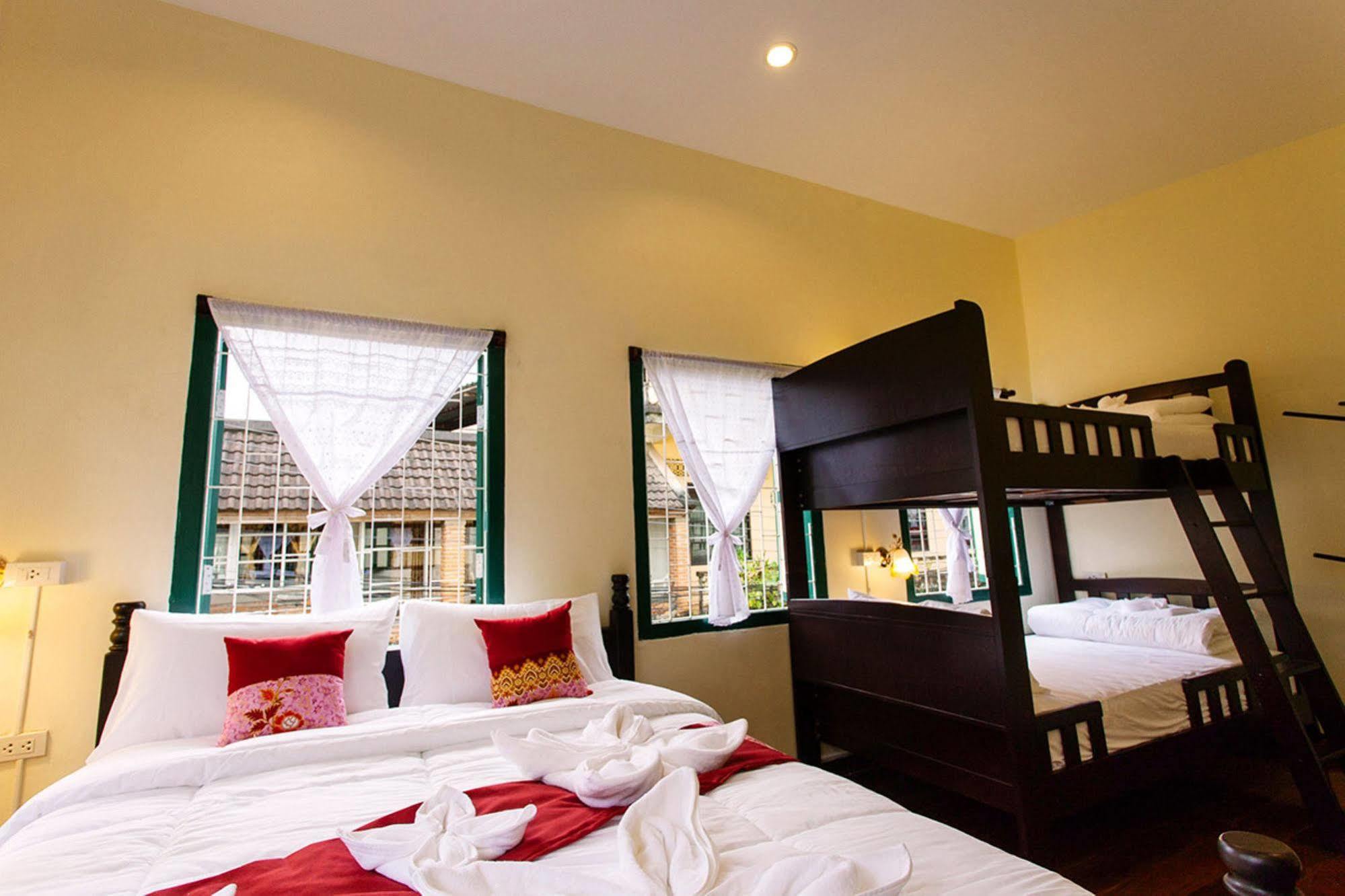 Srisomboon Hostel Транг Екстериор снимка