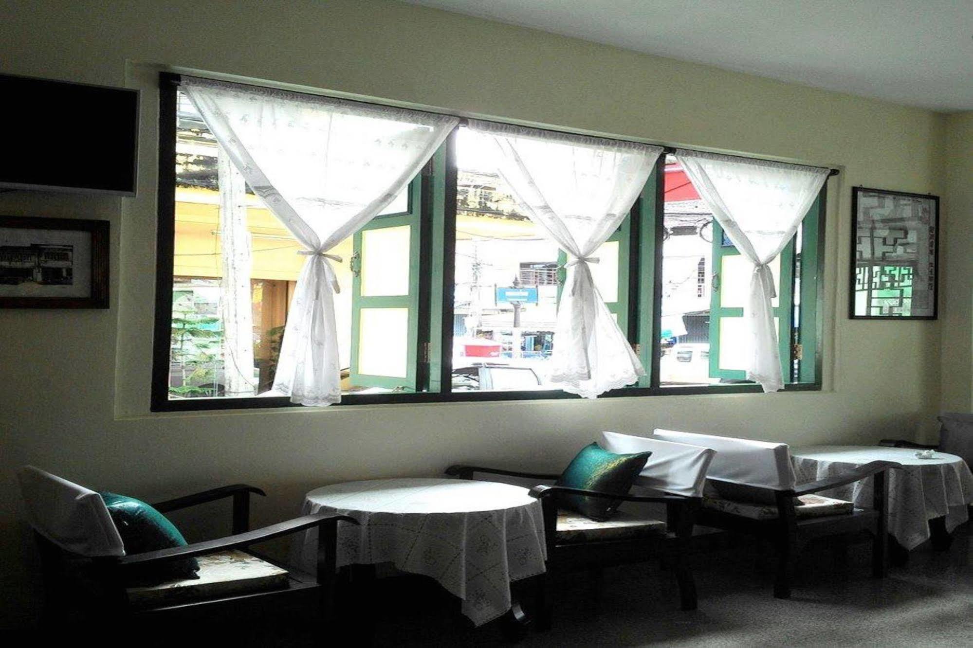 Srisomboon Hostel Транг Екстериор снимка