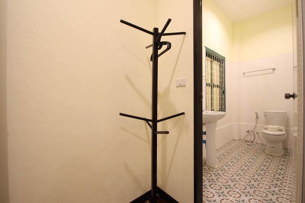 Srisomboon Hostel Транг Екстериор снимка
