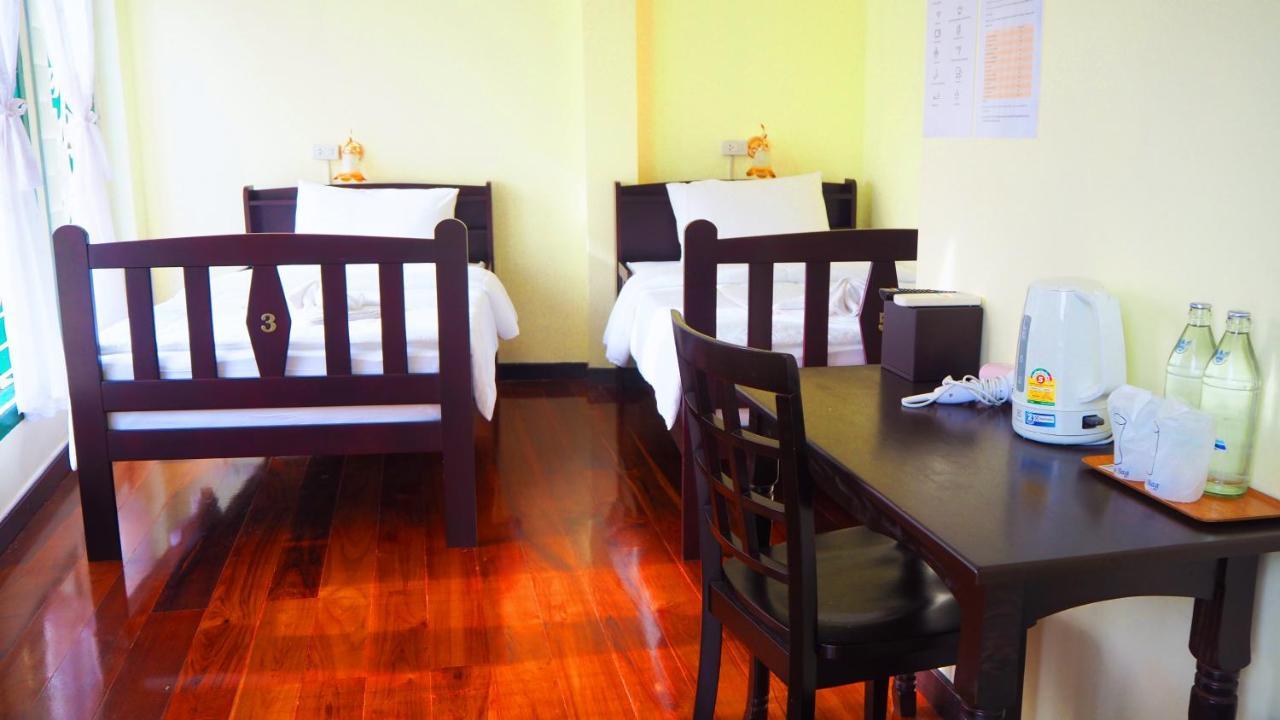 Srisomboon Hostel Транг Екстериор снимка