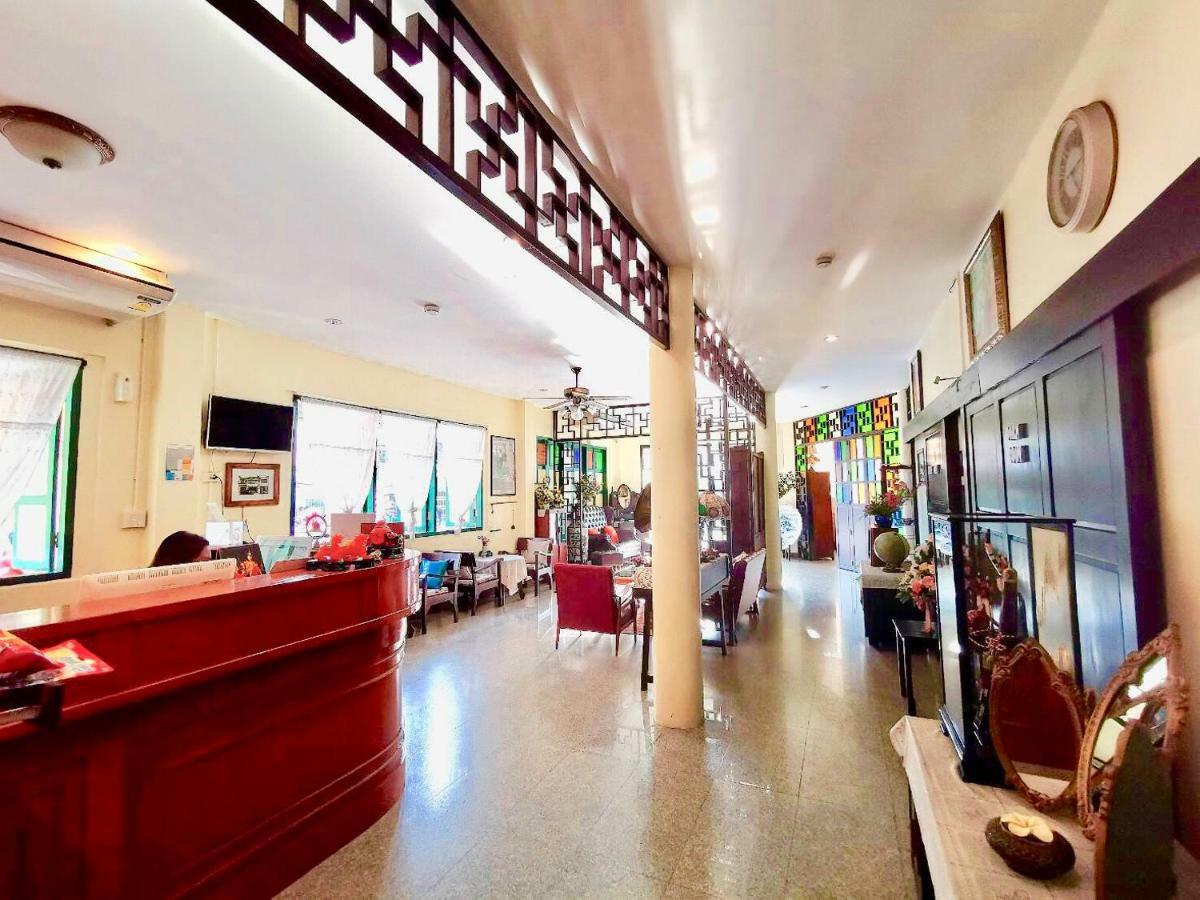 Srisomboon Hostel Транг Екстериор снимка