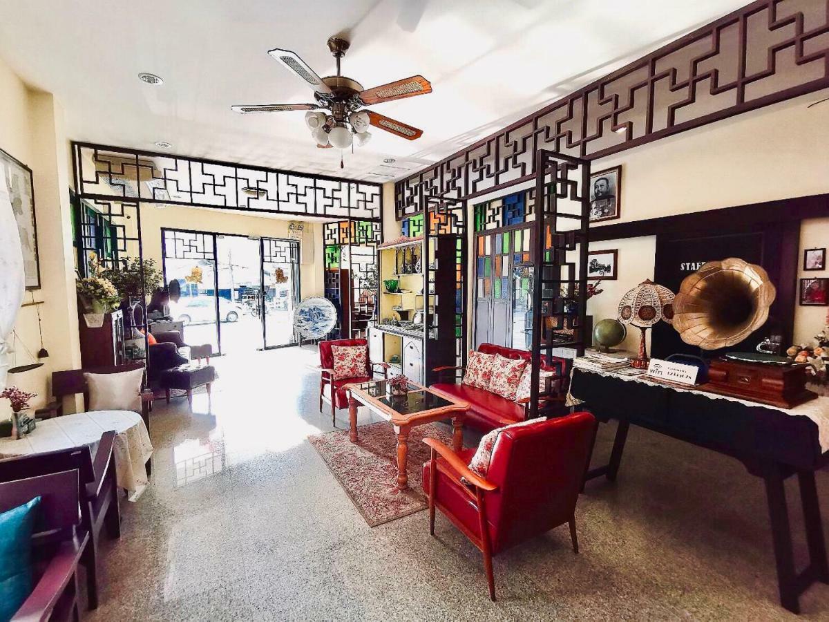Srisomboon Hostel Транг Екстериор снимка